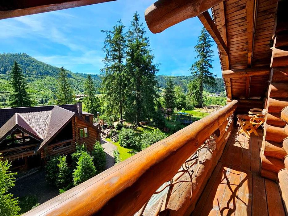 Продається діючий готель на березі річки Опір в курортному с. Славське