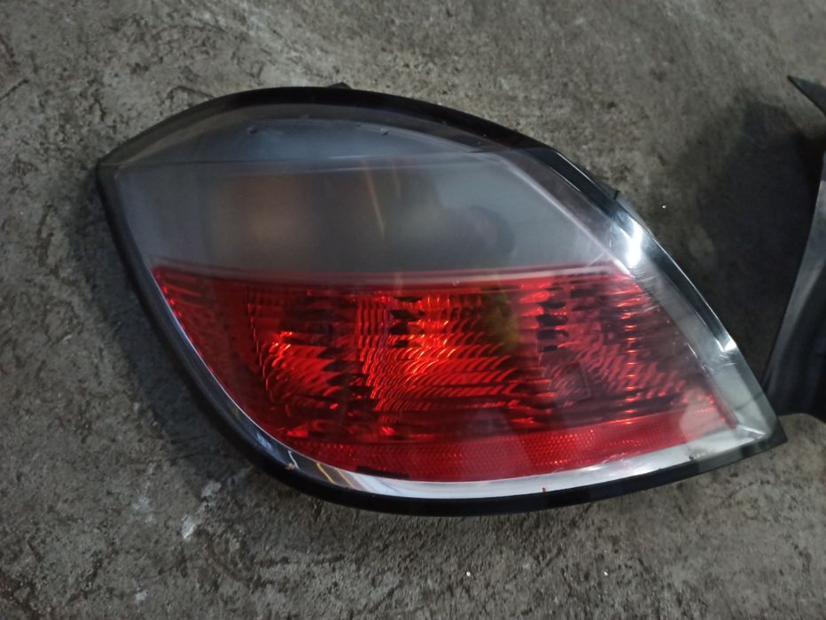 Opel Astra H lampa prawa lewa tył komplet hatchback