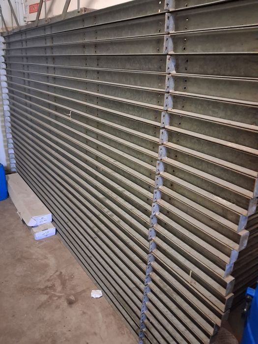 Regały pieczarkarskie w bardzo dobrym stanie