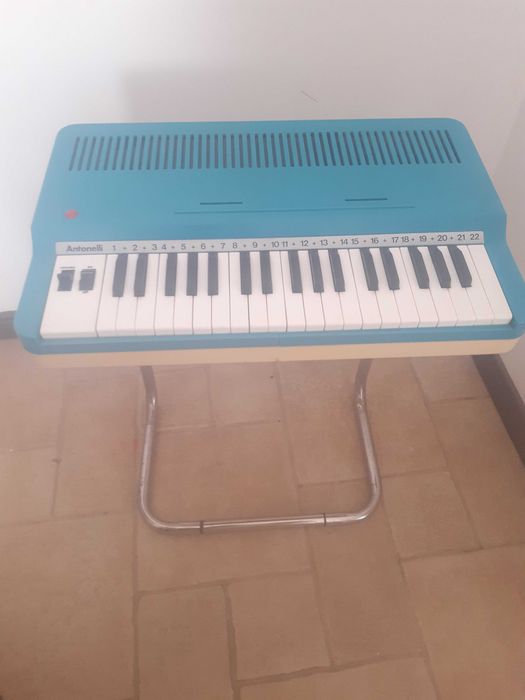 Golden Organ Antonelli com stand anos 70
