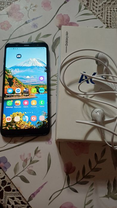 Smartfon samsung A6+