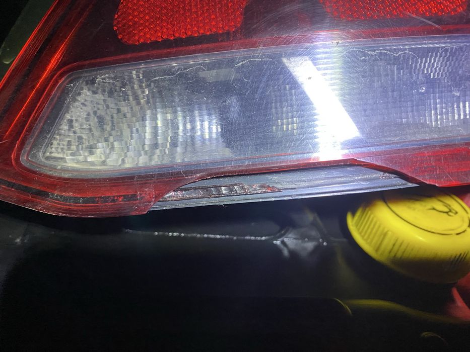 Фонарь задний правый рест Peugeot 301