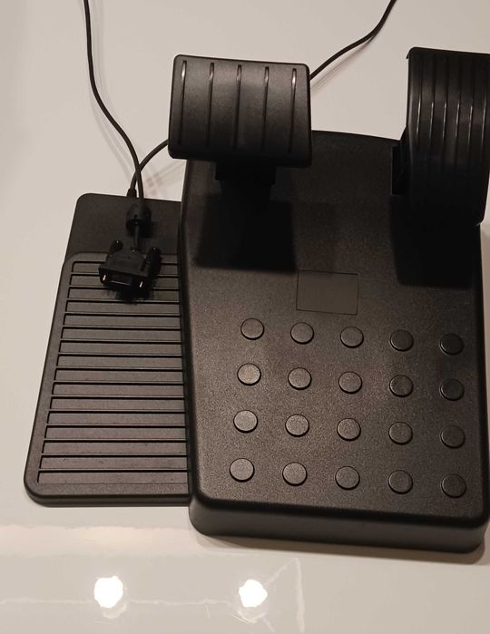 Volante e pedais Playstation 2