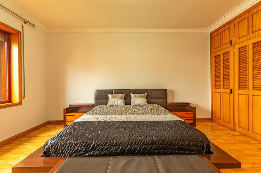 Quarto partilhado com suite wc privado para arrendar