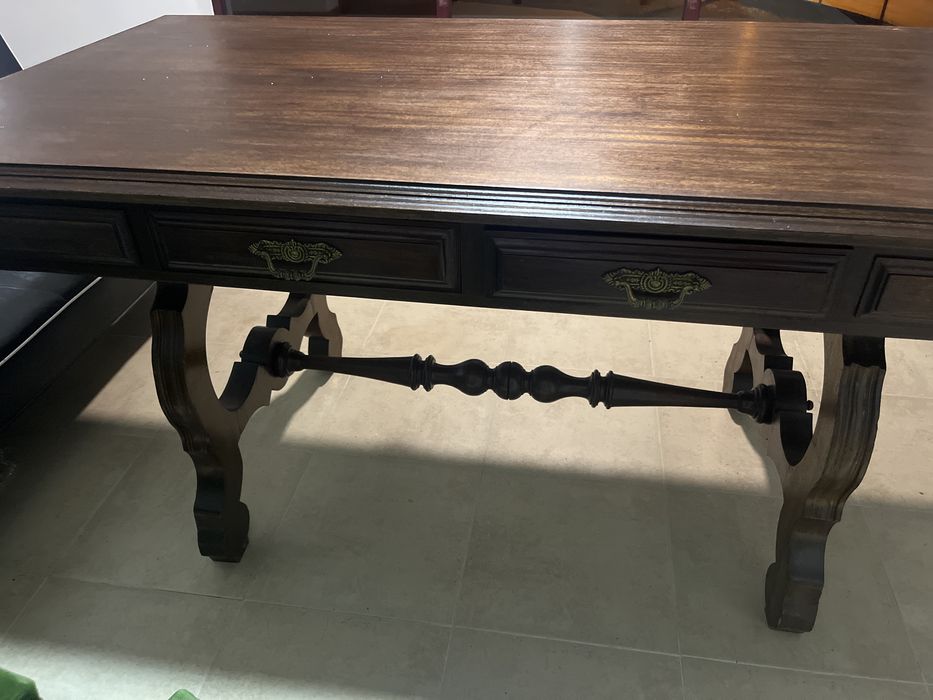 Mesa de madeira maciça