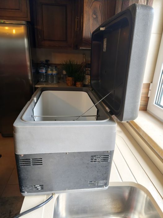 Frigorífico 12/24 Volts ( ou 220V com um transformador/redutor )de 41 litros