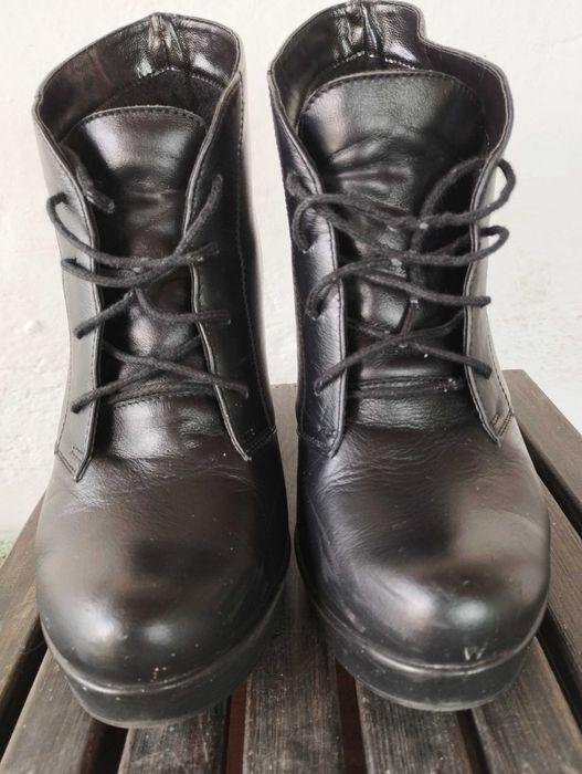Продам ботинки  на платформі 39р в гарному стані на флісі