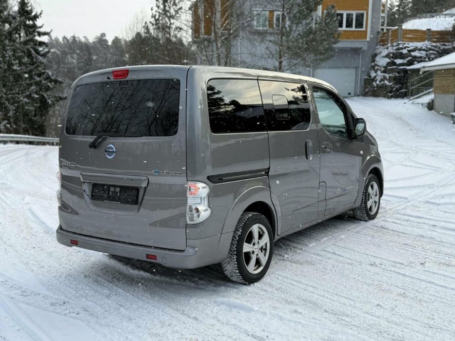 Nissan e-NV 200 Evalia (40 квт/ пасажир 7/ тепловий насос/ підігрів)