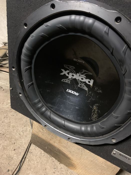 Сабвуфер з усилительом і комплект проводки