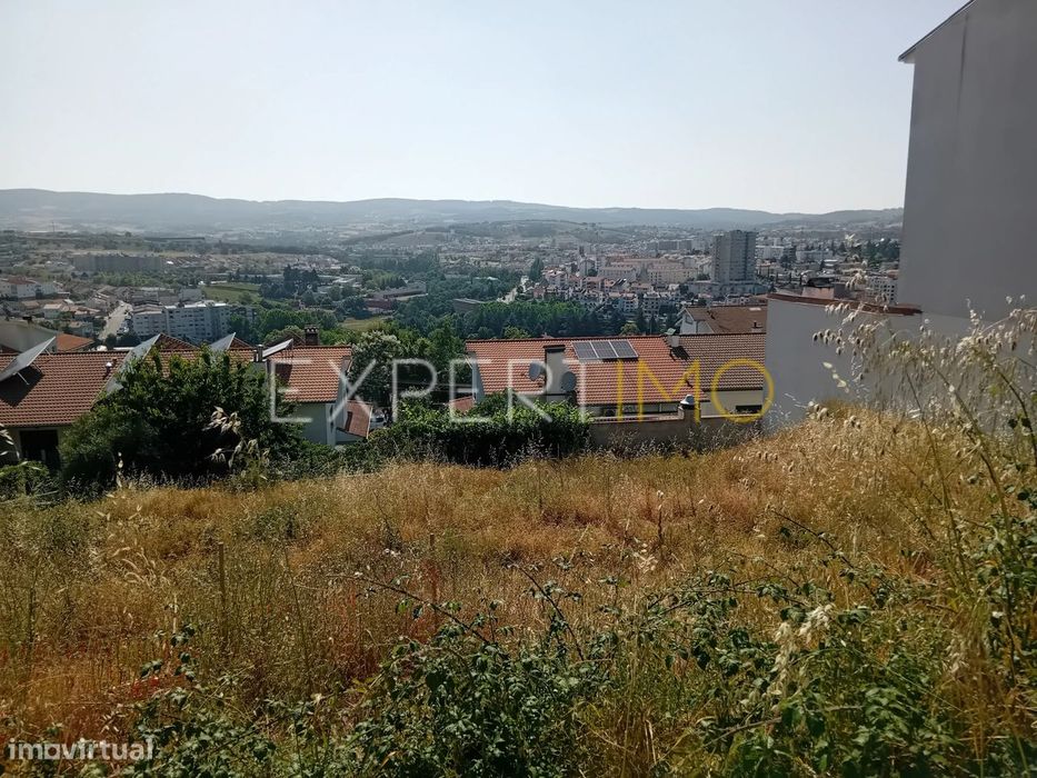 Terreno com 364m² para Construção de Moradia Geminada - Bragança