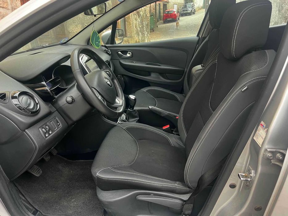Carro - Renault clio