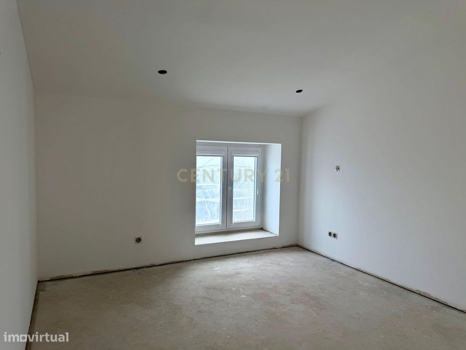 Moradia T3 totalmente remodelada | Lote 1.933m² | Alhadas, Figueira da