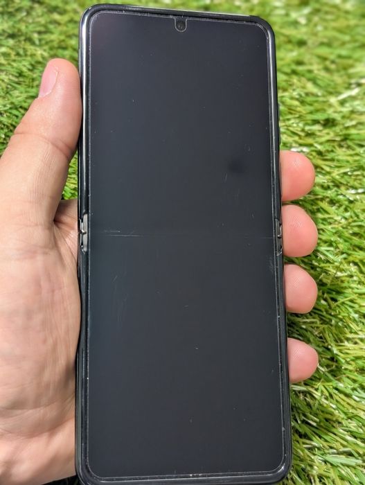 Motorola RAZR 2023 (RAZR 40) 8\128 ГБ Xt2323-2 (21035)