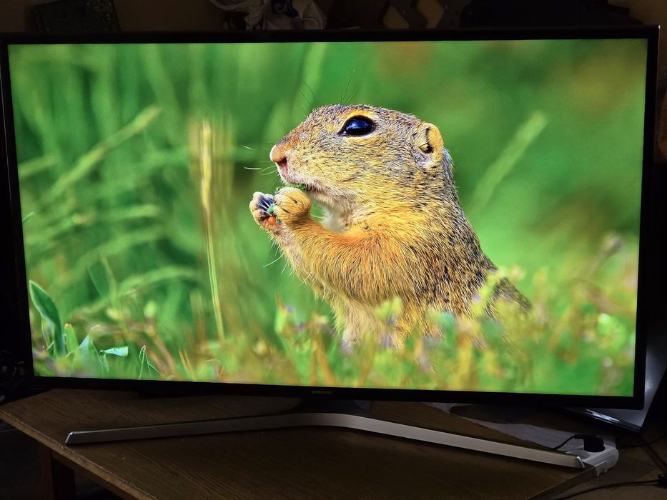 Продам телевізор 40" Samsung UE40MU6120W (4K, Smart TV)