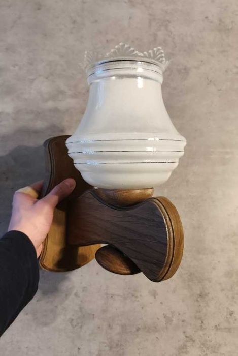 Kinkiet, lampa ścienna.