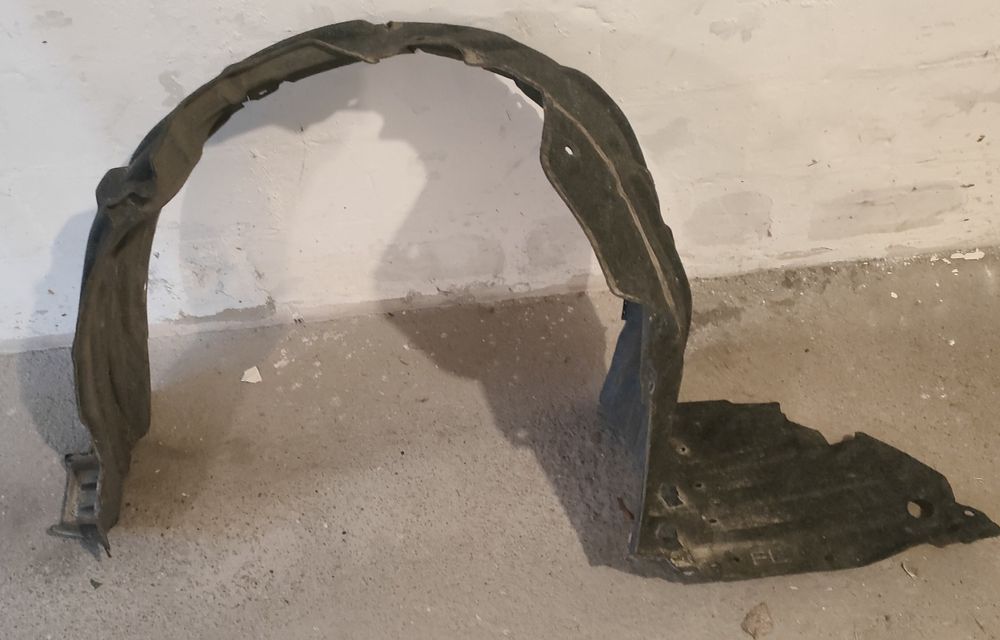 Toyota corolla e21 nadkole przednie lewe filcowe kompletne ze spinkami