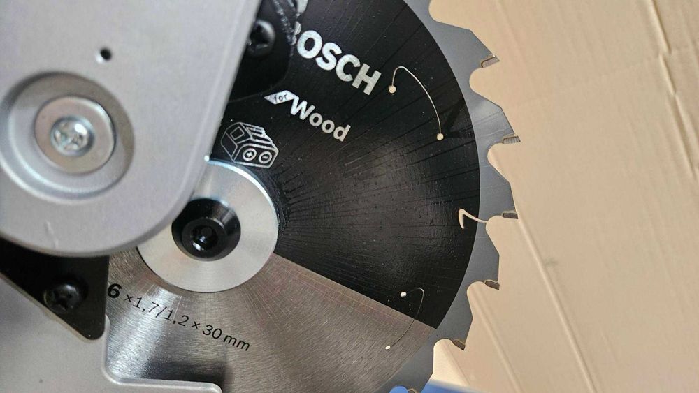 Ukośnica z posuwem Bosch BiTurbo GCM 18V-216 bez aku