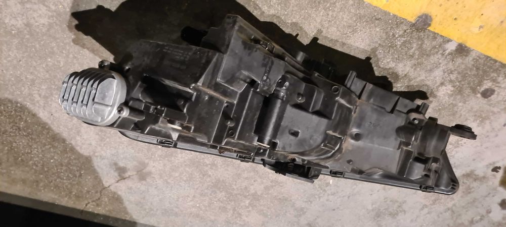 Farol dto Audi A4  avant  2018