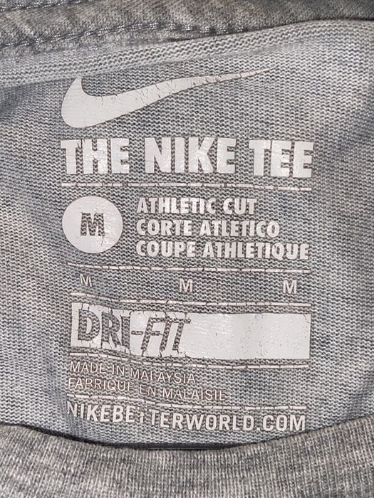 szary t-shirt nike