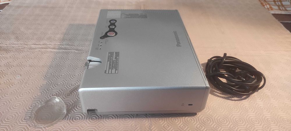 Panasonic PT-LC56E video projector with new spare lamp.64170825731458122