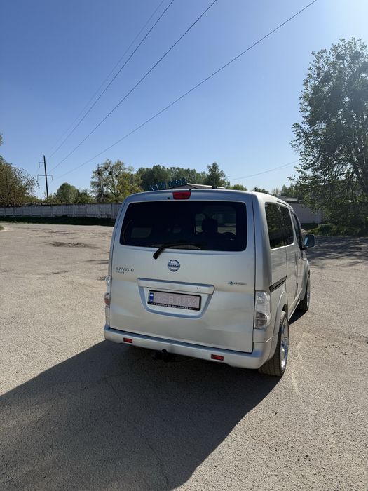 Ніссан Єнв200 з Норвегіі