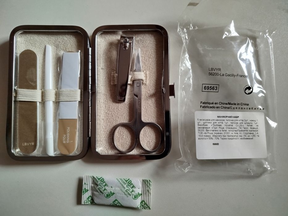 Подарочный маникюрный набор новый Ив-Роше стильный в упаковке