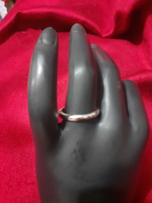 Anel Swarovski com estojo