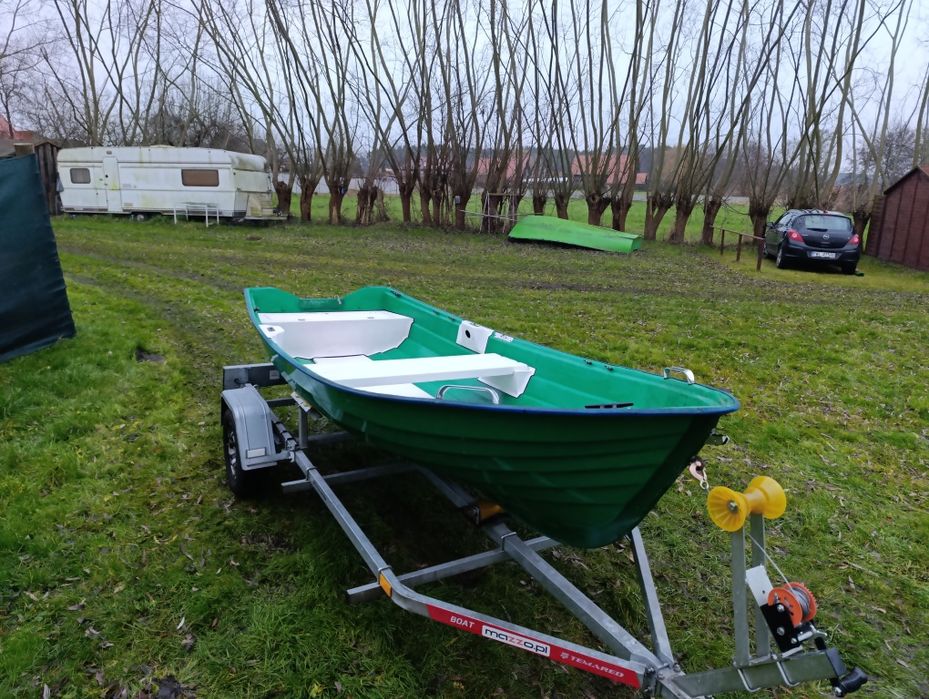 Łódka Wędkarska Turystyczna 3.80x1.55 Knagi Rolki kotwiczne Schowek