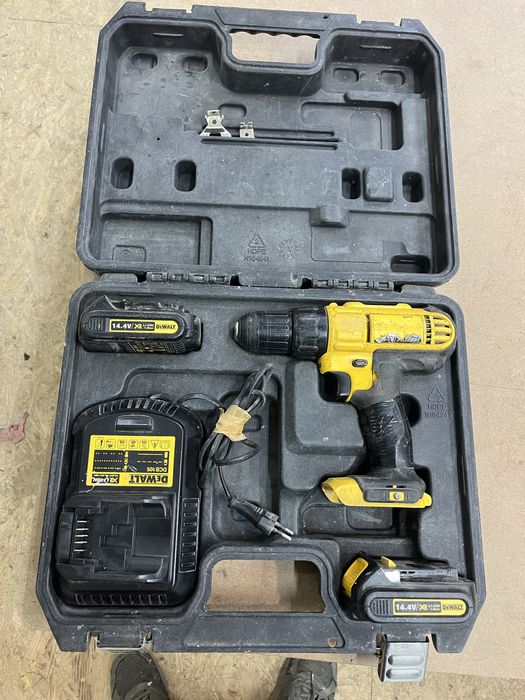 Шуруповерт Dewalt DCD733