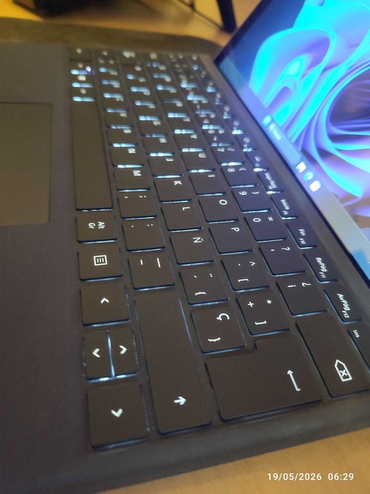 Microsoft Surface Pro 5492391884097464321