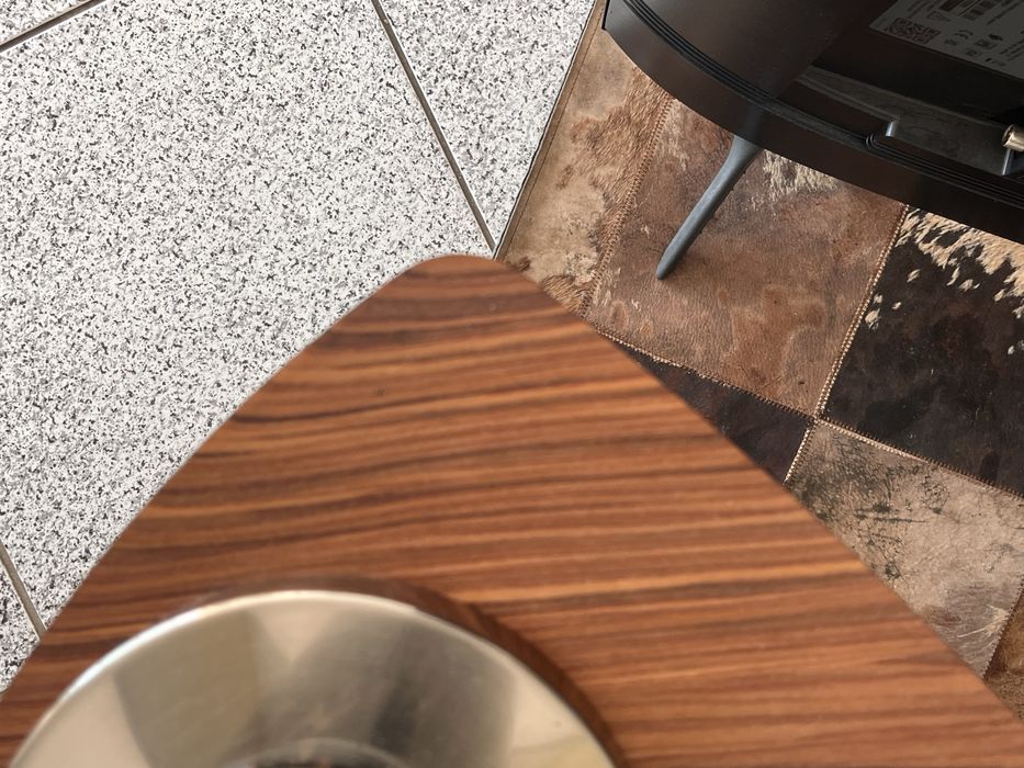 Mesa de apoio formato folha Ikea