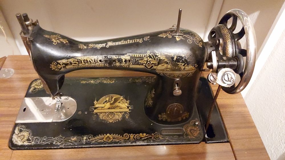Máquina costura SINGER vintage a trabalhar e afinada