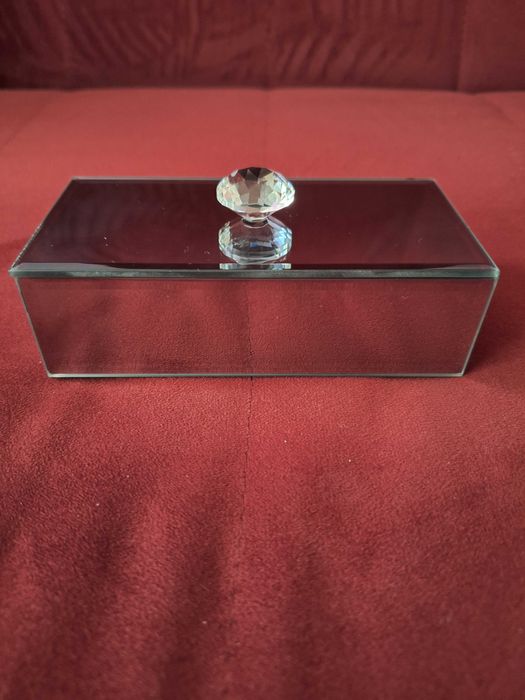 Szkatułka - puzderko na biżuterię