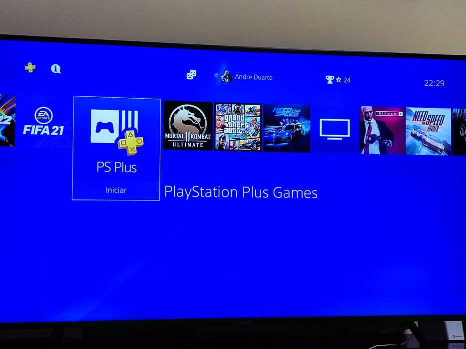Vendo PS4 + 2Comandos + 11Jogos + Extras