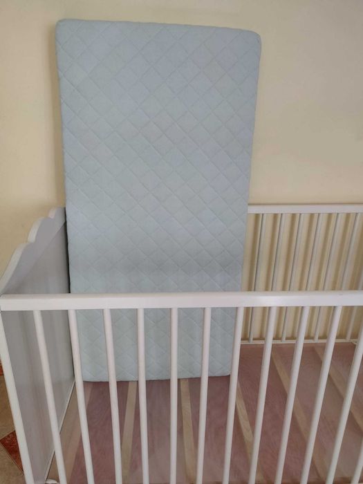 Berço/ cama de bebe com colchão