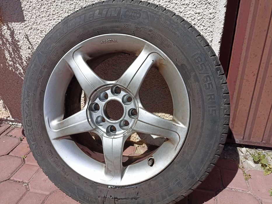 Felgi aluminiowe Nissan  z oponami  letnymi  Michelin 185/65 R15