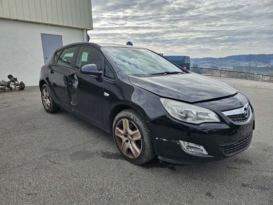 Opel Astra J 1.7 CDTi de 2011 para peças