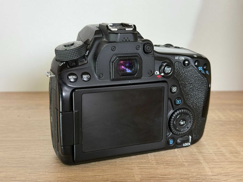 Canon EOS 80D body