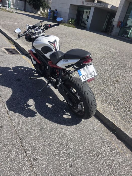 Triumph street triple 675R