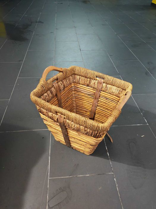 Cestos para vasos, em sarapilheira