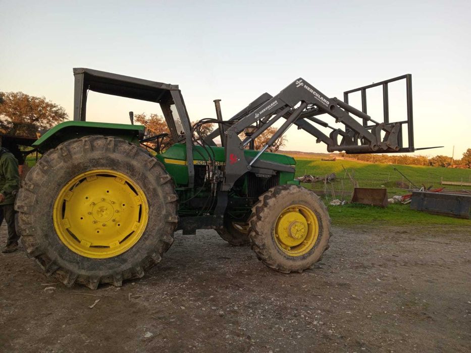 John deere 2140 90 cavalos com carregador