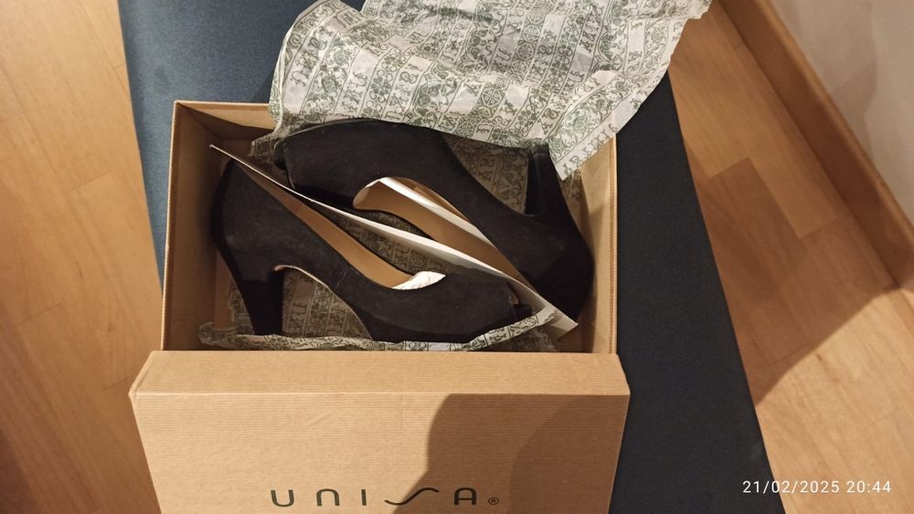 Sapatos unisa seminovos