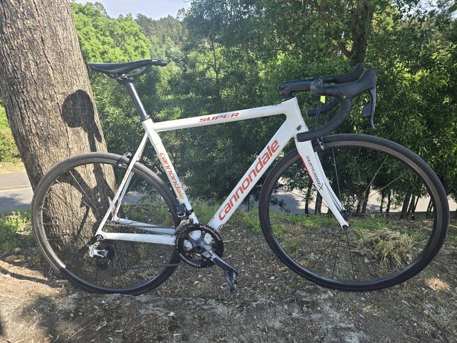 Cannondale com sram red axs e rodas carbono