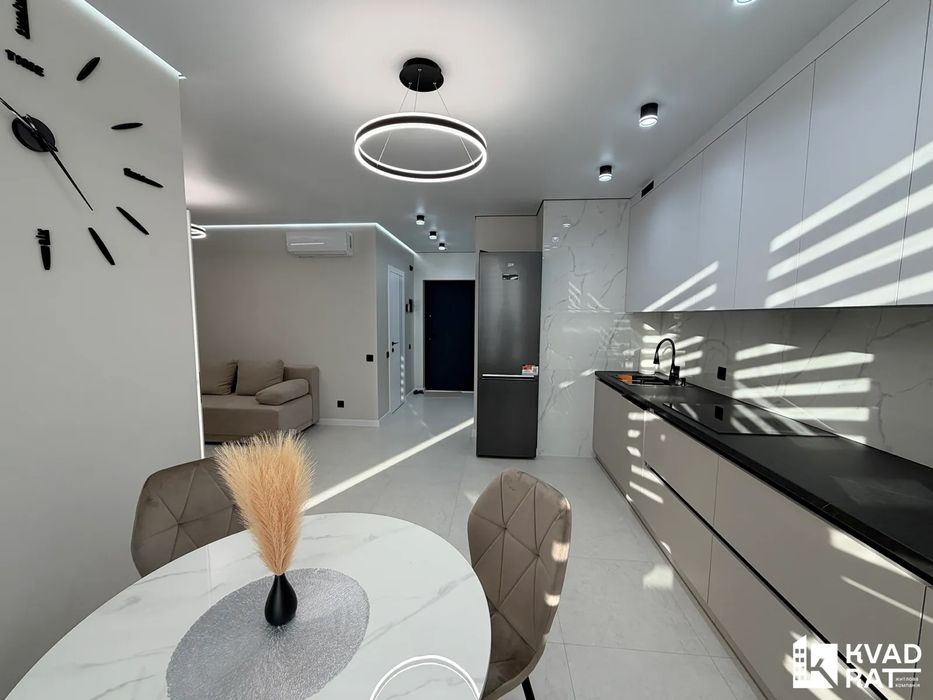 Перша здача ! 1км квартира біля ТЦ Велес