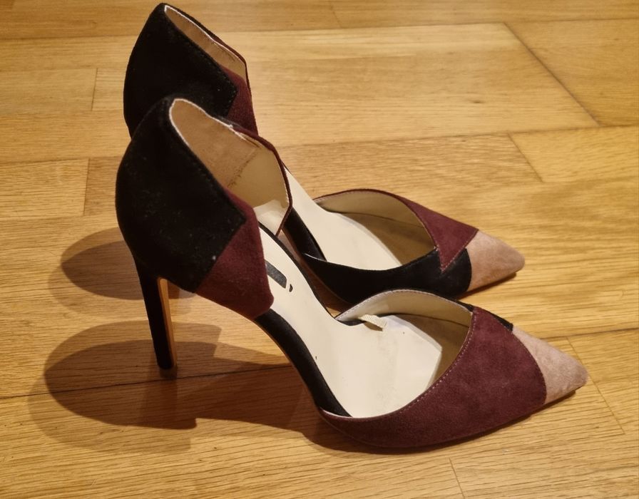 Sapatos salto alto pretos, bordeau beje