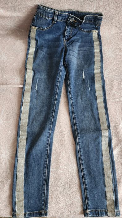 Віддам безкоштовного речі на дівчину, стані, як на фото.