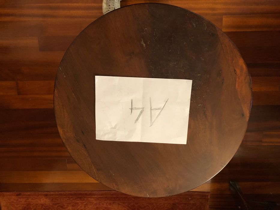 Mesa em Madeira trabalhada