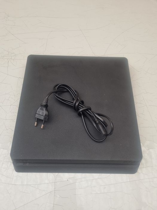 Ps4 slim  - para peças - Ler anúncio