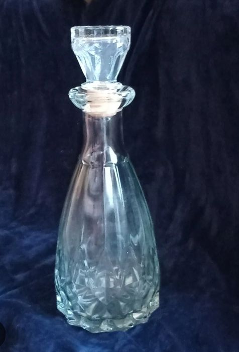 Графін з пробкою