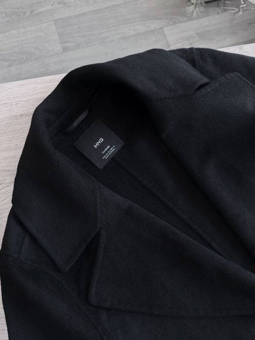 Шерстяне пальто Mango чорне